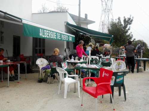 Albergue and bar in Alto do Poio